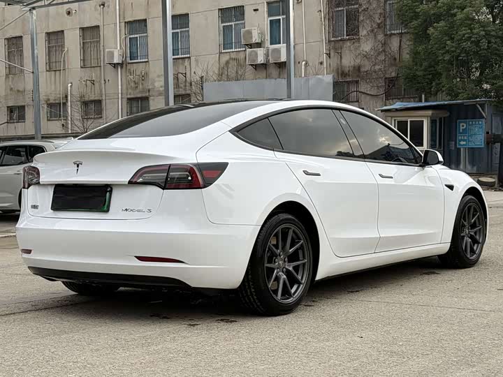 Фото 7 - Tesla Model 3