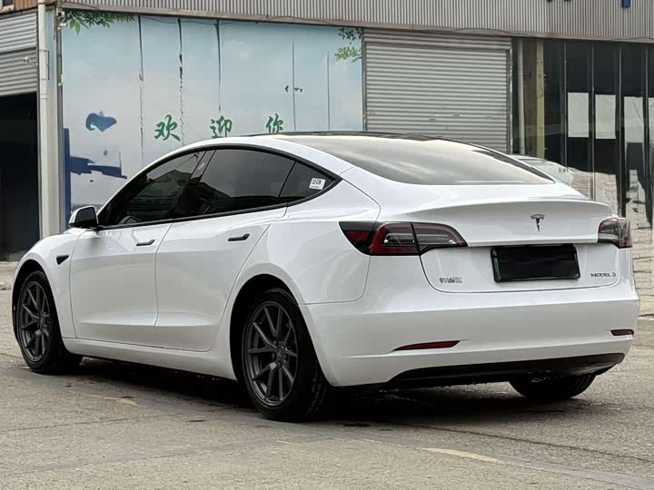 Фото 9 - Tesla Model 3