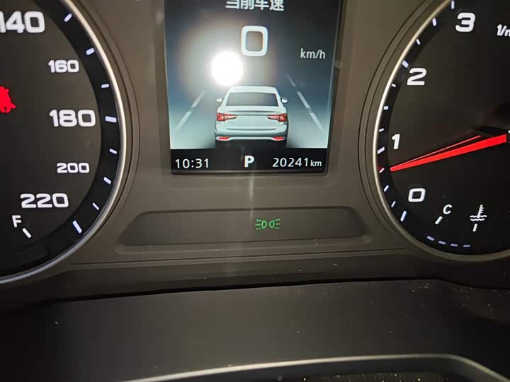 Фото 5 - Roewe i5