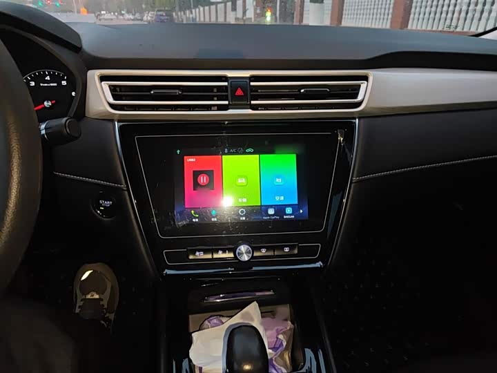 Фото 6 - Roewe i5