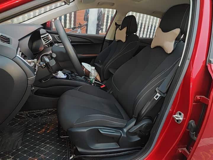 Фото 8 - Roewe i5