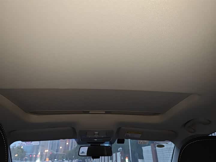 Фото 9 - Roewe i5