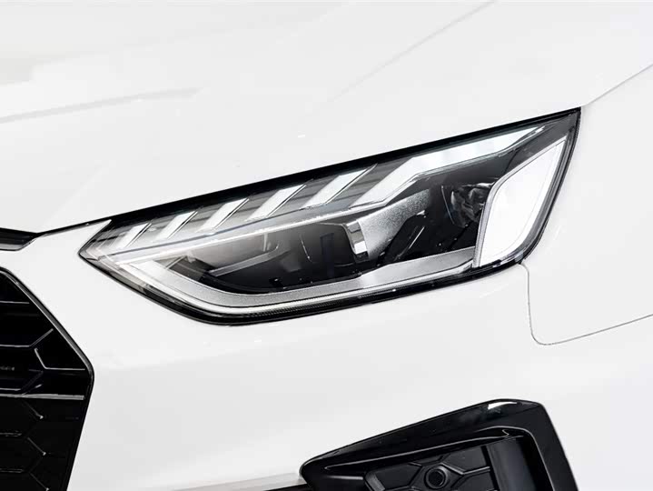 Фото 4 - Audi A4L