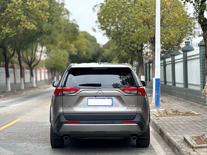 Фото 3 - Toyota RAV4