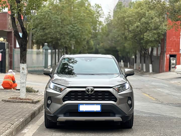 Фото 4 - Toyota RAV4