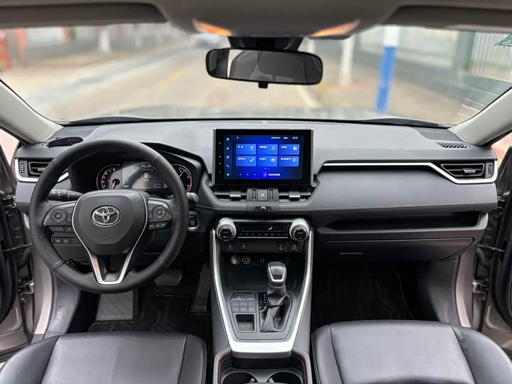 Фото 7 - Toyota RAV4