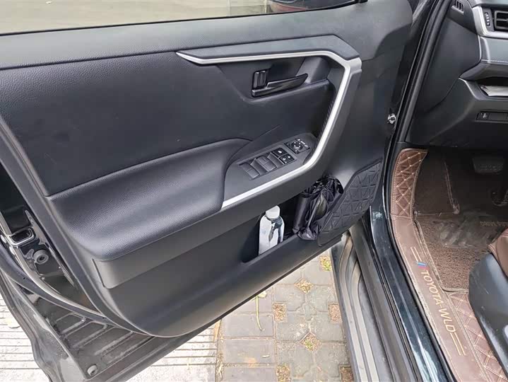 Фото 7 - Toyota Wildlander