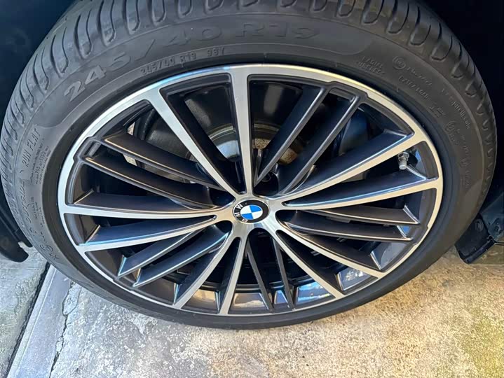 Фото 3 - BMW 5 Series