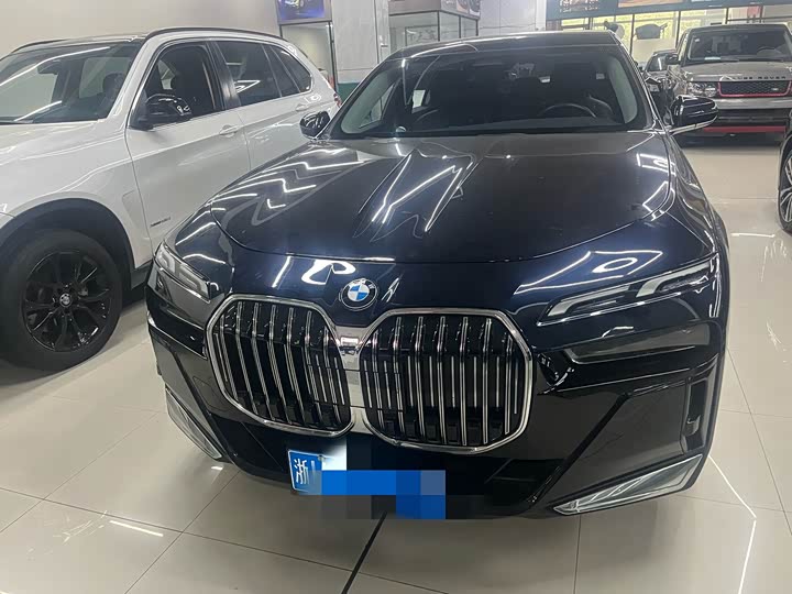 Фото 2 - BMW 7 Series
