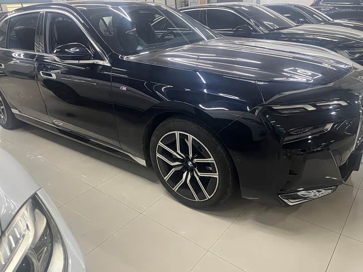 Фото 5 - BMW 7 Series