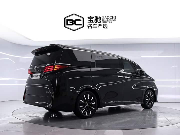 Фото 3 - Toyota Alphard