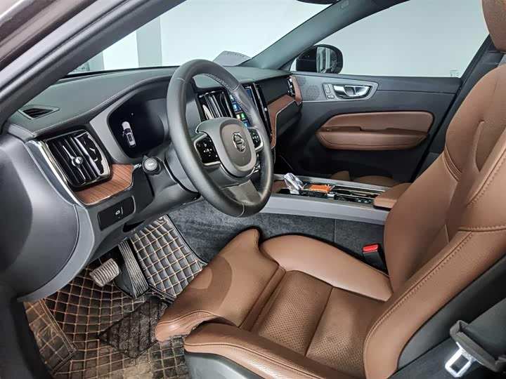 Фото 7 - Volvo XC60