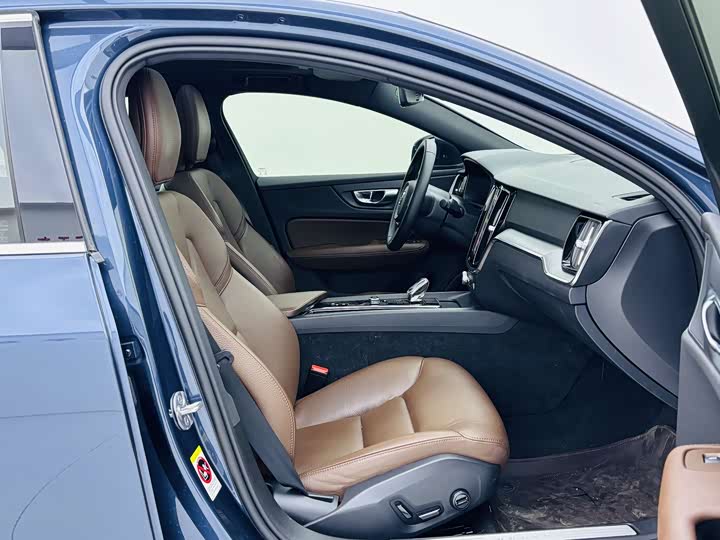 Фото 8 - Volvo S60