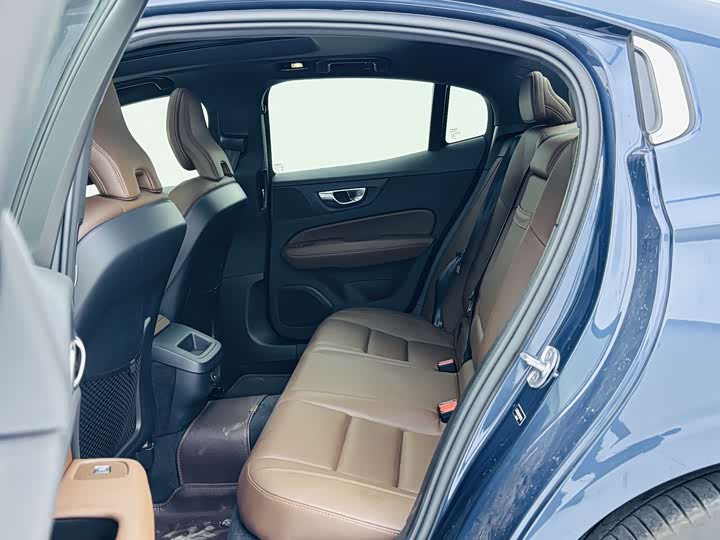 Фото 9 - Volvo S60