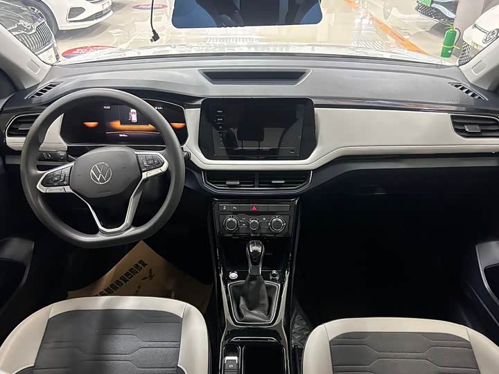 Фото 7 - Volkswagen Tharu