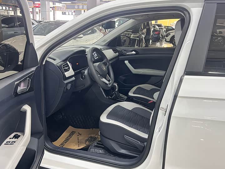 Фото 9 - Volkswagen Tharu