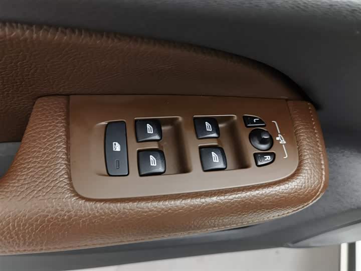 Фото 9 - Volvo S60