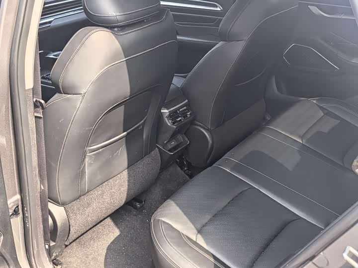 Фото 6 - Geely Emgrand