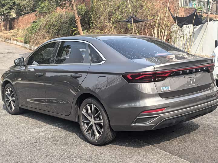 Фото 7 - Geely Emgrand