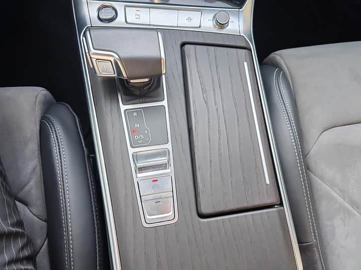 Фото 8 - Audi A6L