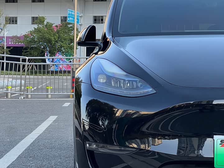 Фото 3 - Tesla Model Y
