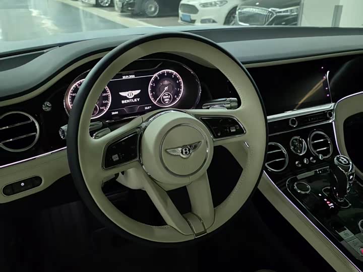 Фото 9 - Bentley Continental GT