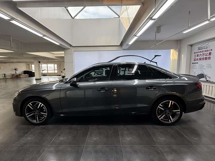 Фото 4 - Audi A4L