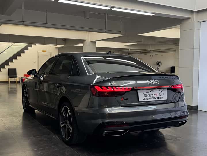 Фото 5 - Audi A4L