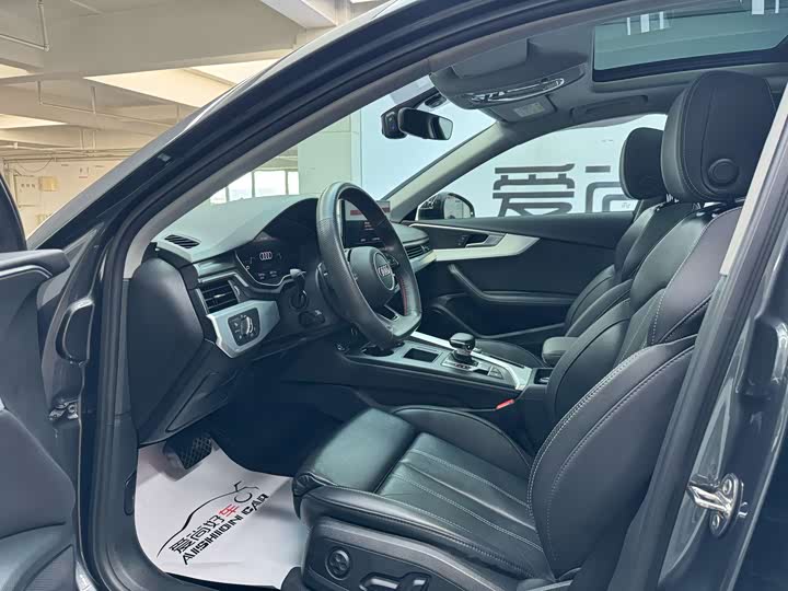 Фото 8 - Audi A4L