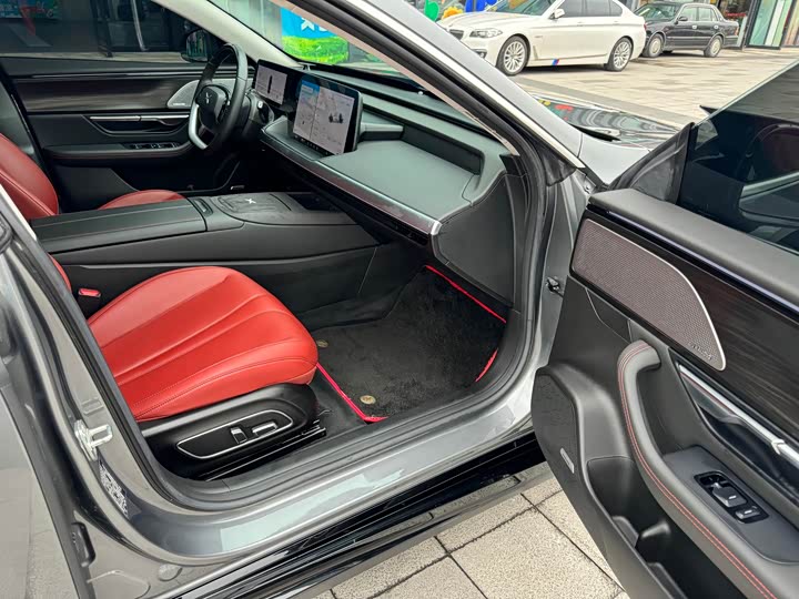 Фото 9 - XPeng P7