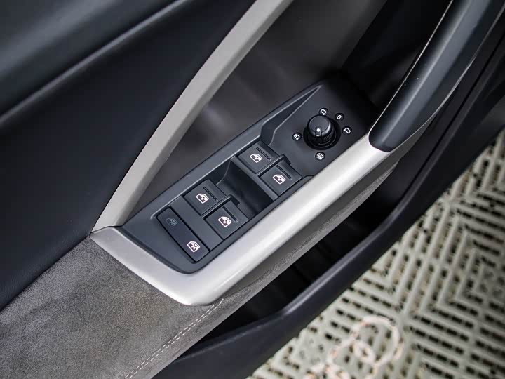 Фото 6 - Audi Q3