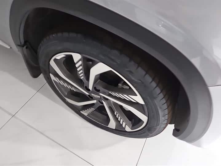 Фото 6 - Geely Monjaro