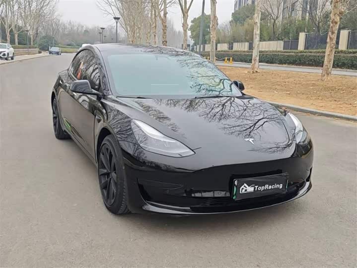 Фото 3 - Tesla Model 3