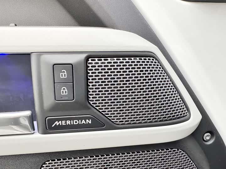 Фото 8 - Land Rover Defender