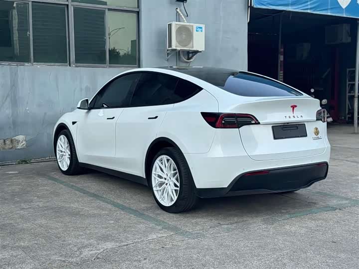 Фото 2 - Tesla Model Y