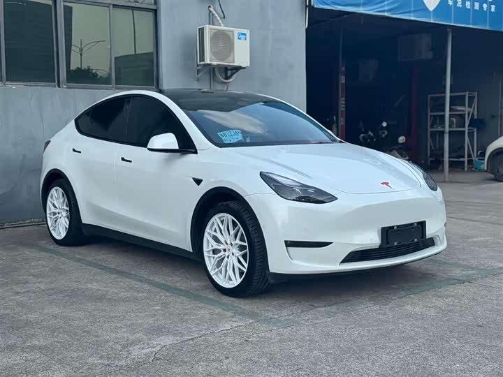 Фото 4 - Tesla Model Y