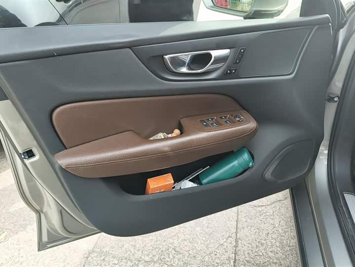 Фото 7 - Volvo S60