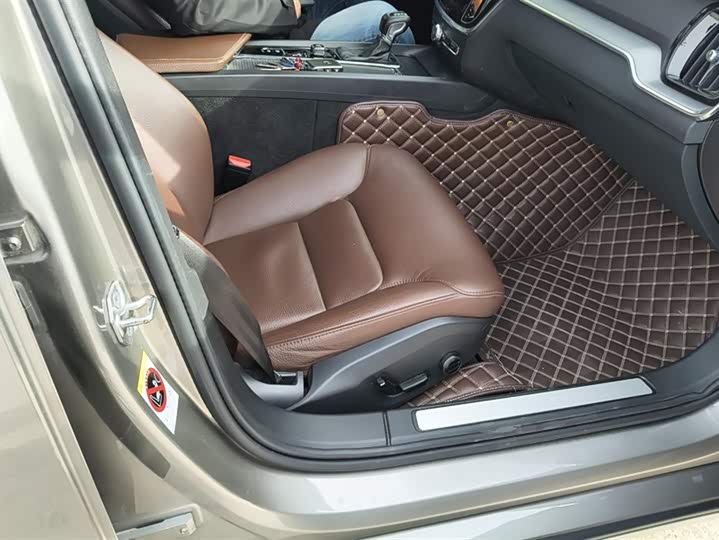 Фото 8 - Volvo S60