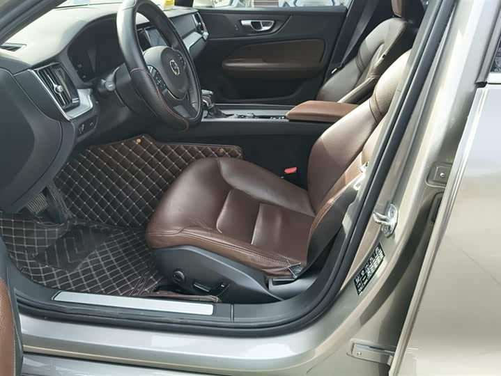 Фото 9 - Volvo S60