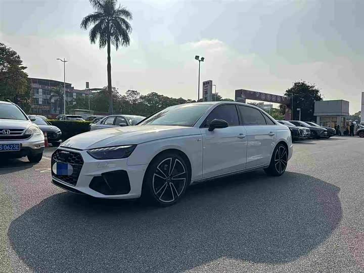 Фото 1 - Audi A4L