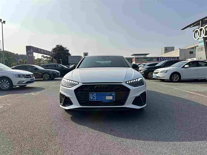 Фото 2 - Audi A4L