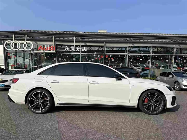 Фото 3 - Audi A4L