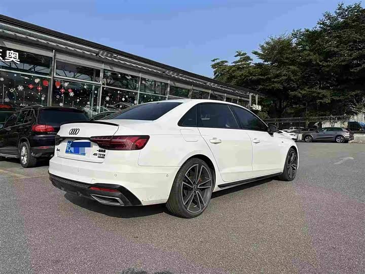 Фото 4 - Audi A4L