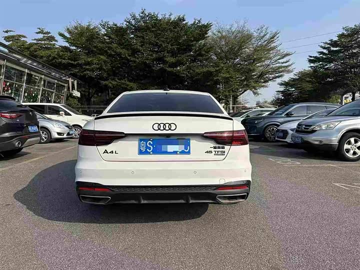 Фото 5 - Audi A4L