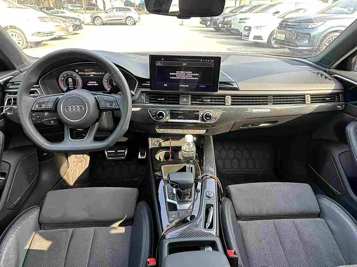 Фото 6 - Audi A4L