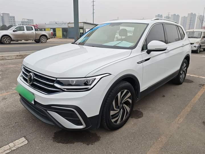 Фото 2 - Volkswagen Tiguan L Pro