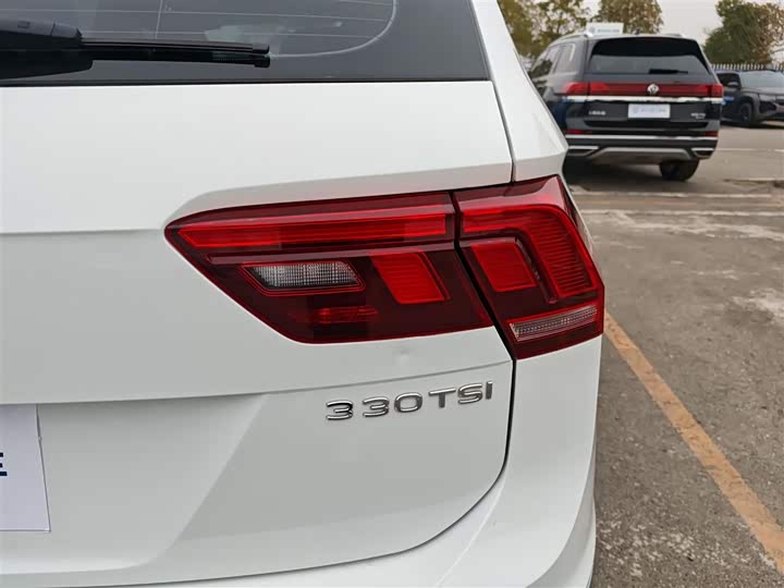 Фото 8 - Volkswagen Tiguan L Pro