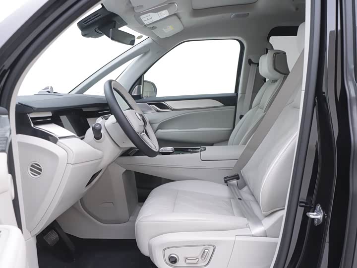 Фото 7 - Volvo EM90