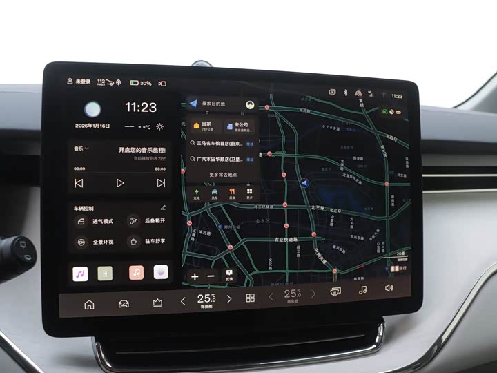 Фото 9 - Volvo EM90