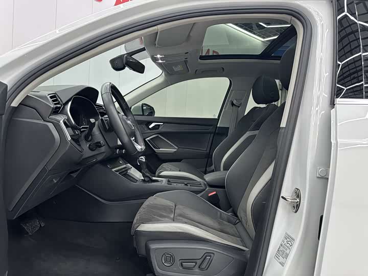 Фото 4 - Audi Q3